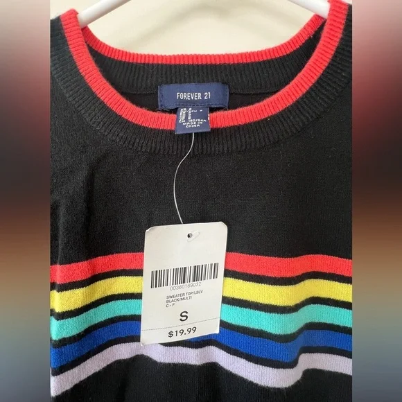 Forever 21 Women’s Black striped Sweater. Size Small. NWT. - Picture 2 of 3